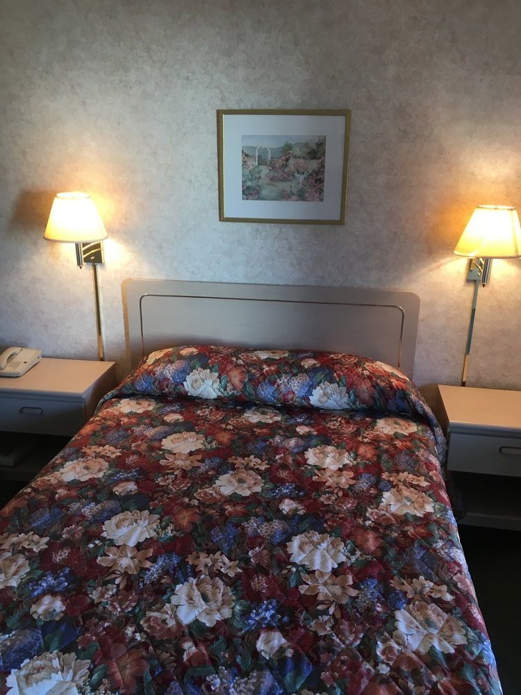 The Springwater Inn Итака Экстерьер фото