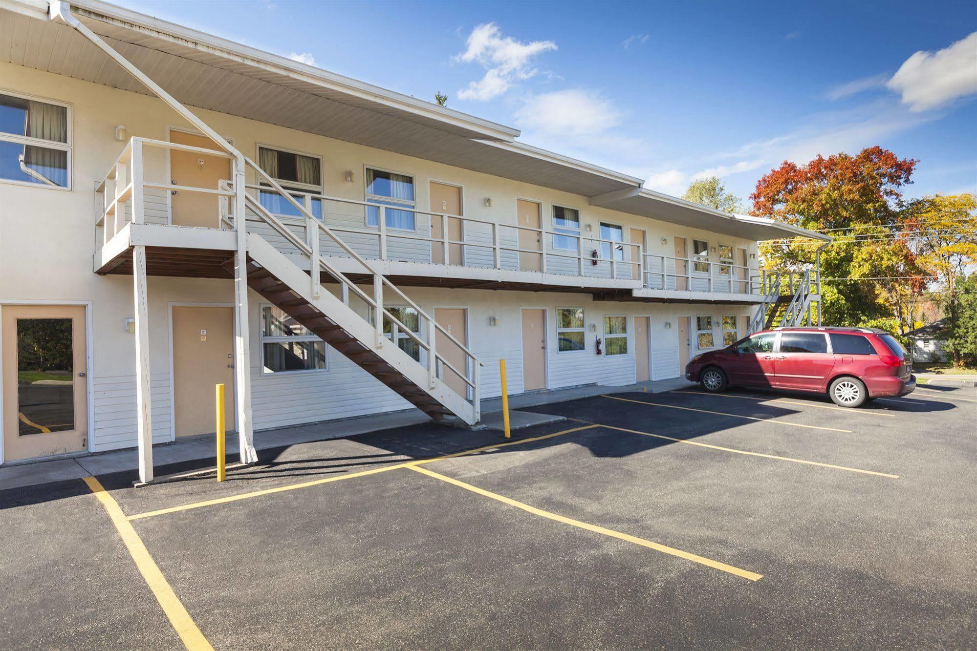 The Springwater Inn Итака Экстерьер фото