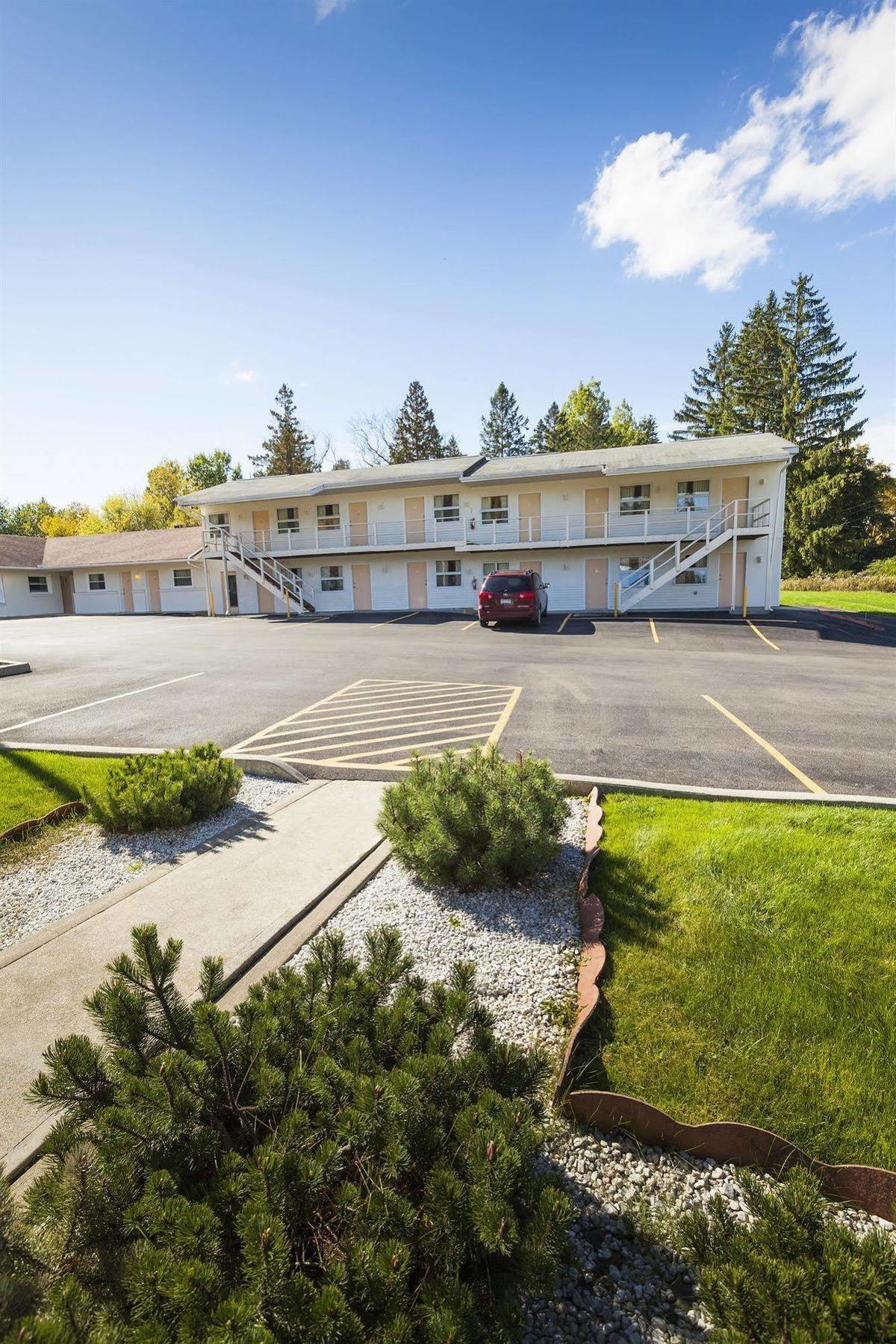 The Springwater Inn Итака Экстерьер фото