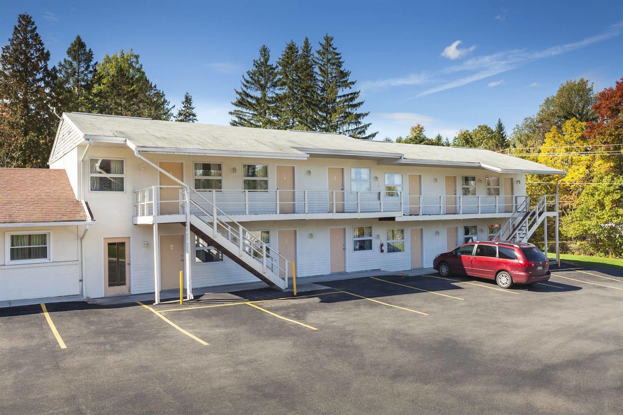 The Springwater Inn Итака Экстерьер фото