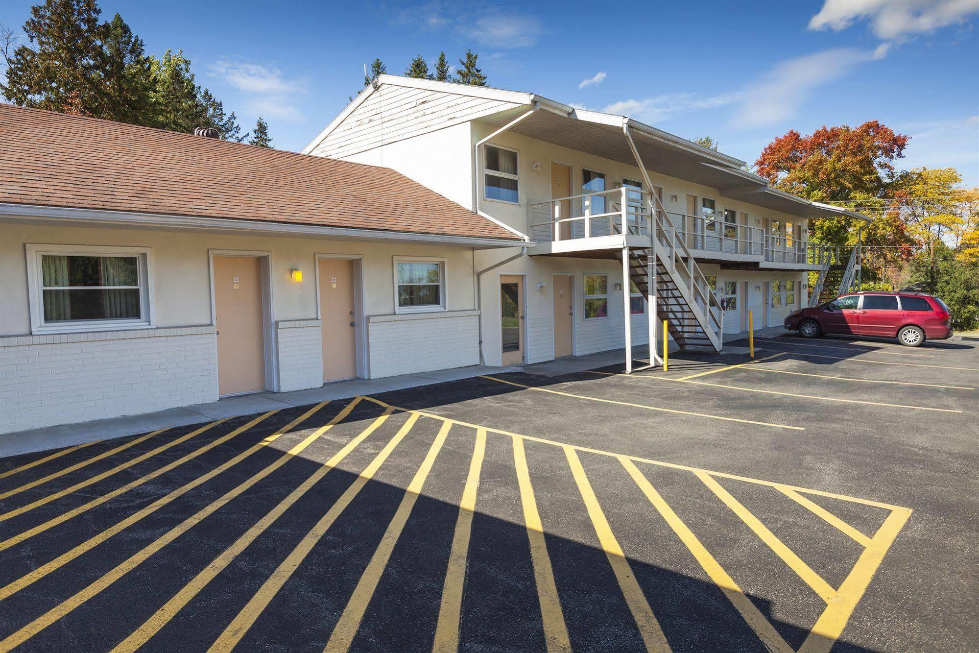 The Springwater Inn Итака Экстерьер фото