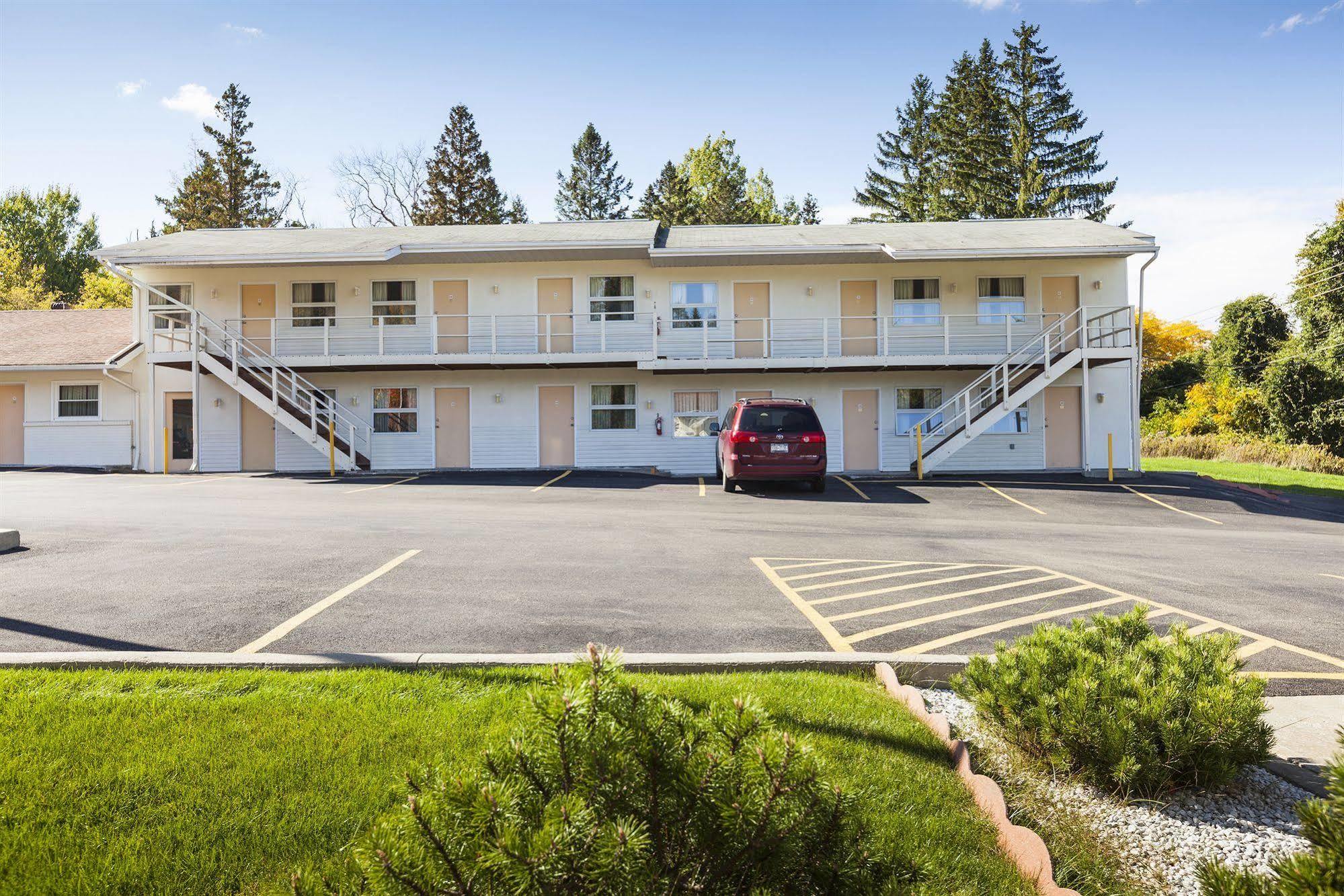 The Springwater Inn Итака Экстерьер фото
