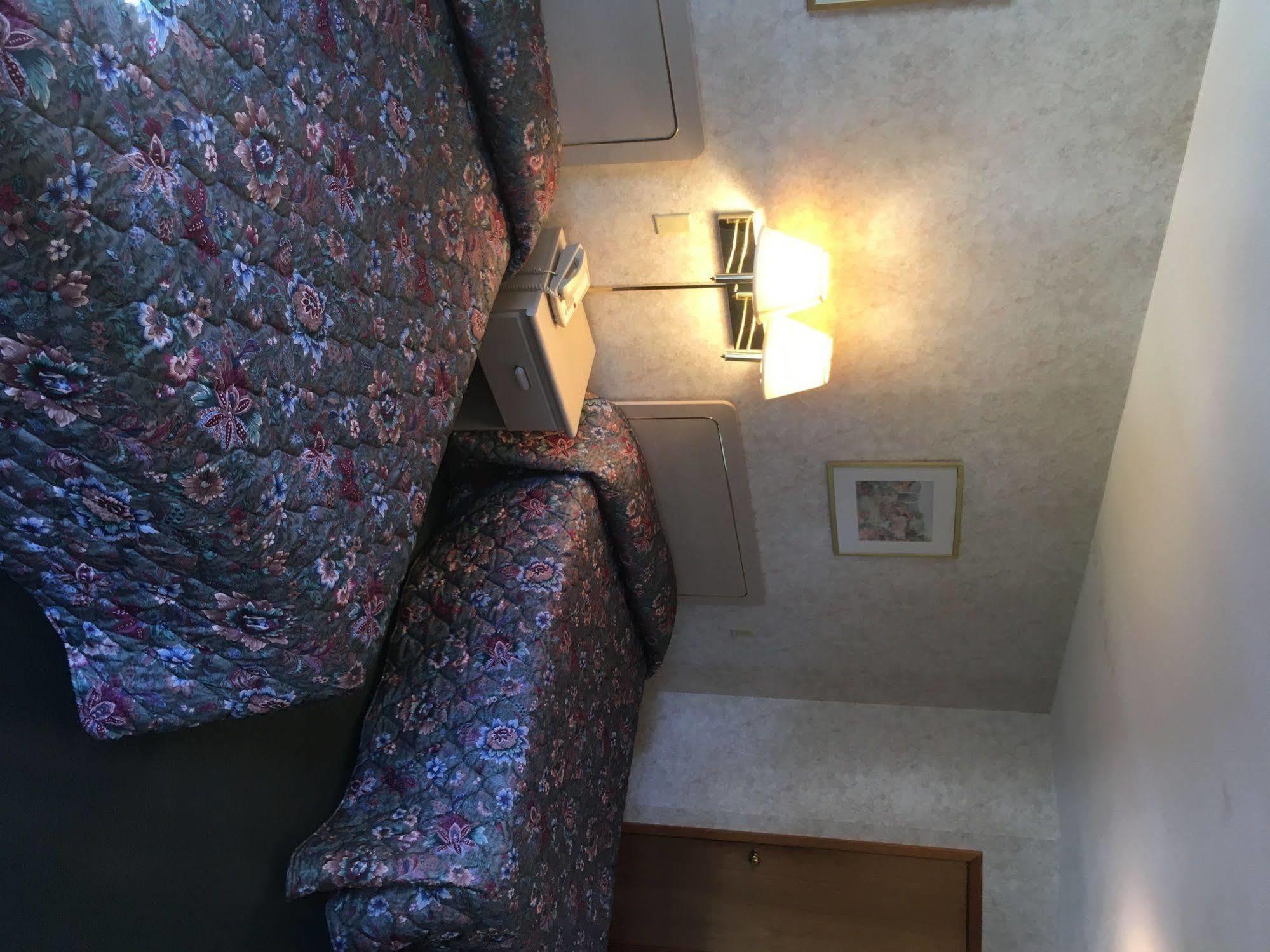 The Springwater Inn Итака Экстерьер фото