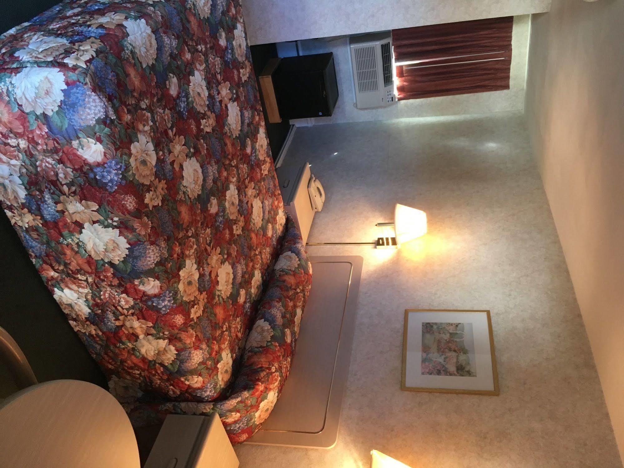 The Springwater Inn Итака Экстерьер фото